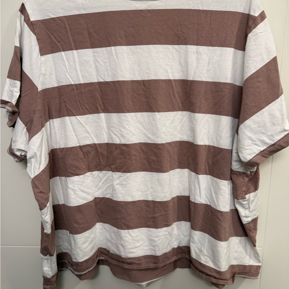 Old Navy Women's Short Sleeve Mauve and White Striped Tee - Picture 3 of 3